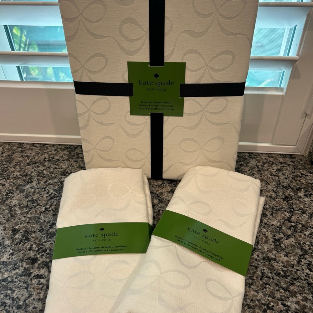 Kate Spade All Wrapped Up Cream Bow Ivory Tablecloth & 8 Napkins 60X84